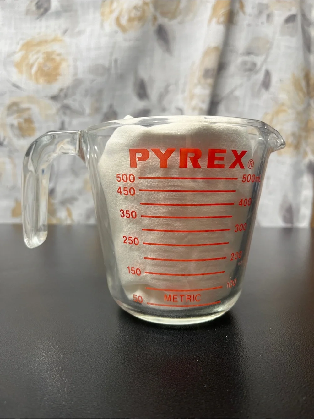 Vintage 1980 PYREX 2- Cup Borosilicate Glass Measuring Cup 516
